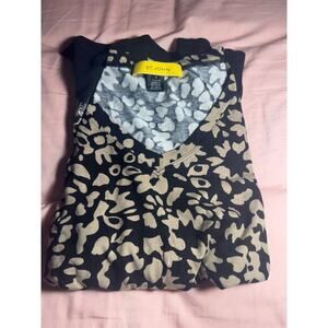 St. John’s vneck top